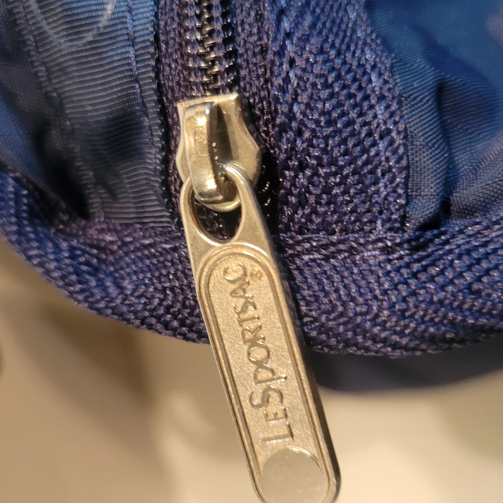 Lesportsac duffle bag. - Picture 10 of 14